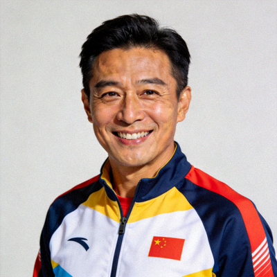 全民健身推广大使王明阳先生半身肖像 - 身着运动服，面带健康笑容